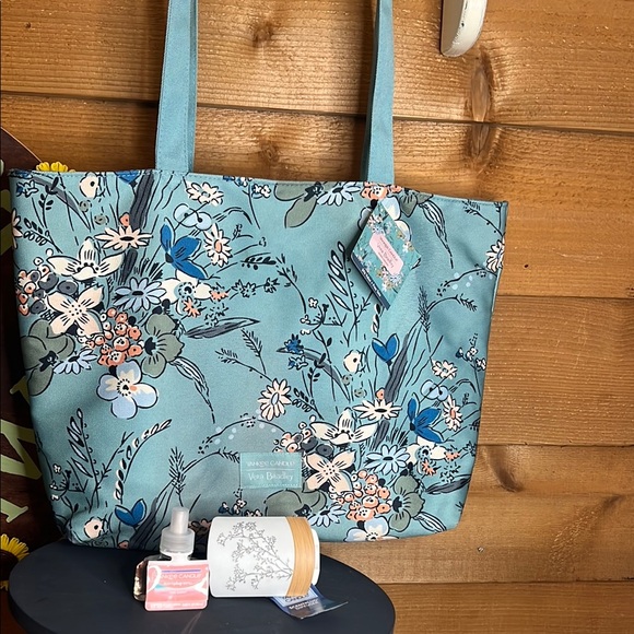 Yankee Candle Handbags - NWT Vera Bradley Yankee Candle Sunlit Garden Sage Scentplug Diffuser Pink Sands